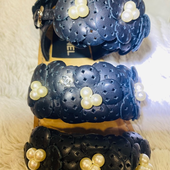 Chanel Black Leather Camellia Flower Flat Sandals - Picture 3 of 14